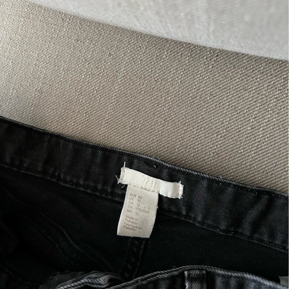 H&M Shorts - Picture 2 of 3